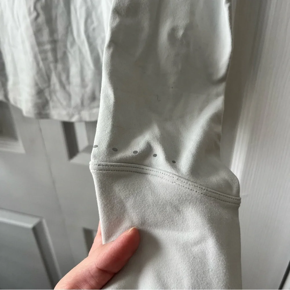 Lululemon Grey/White Mock Neck Long Sleeve Shirt Size 8 - Picture 2 of 6
